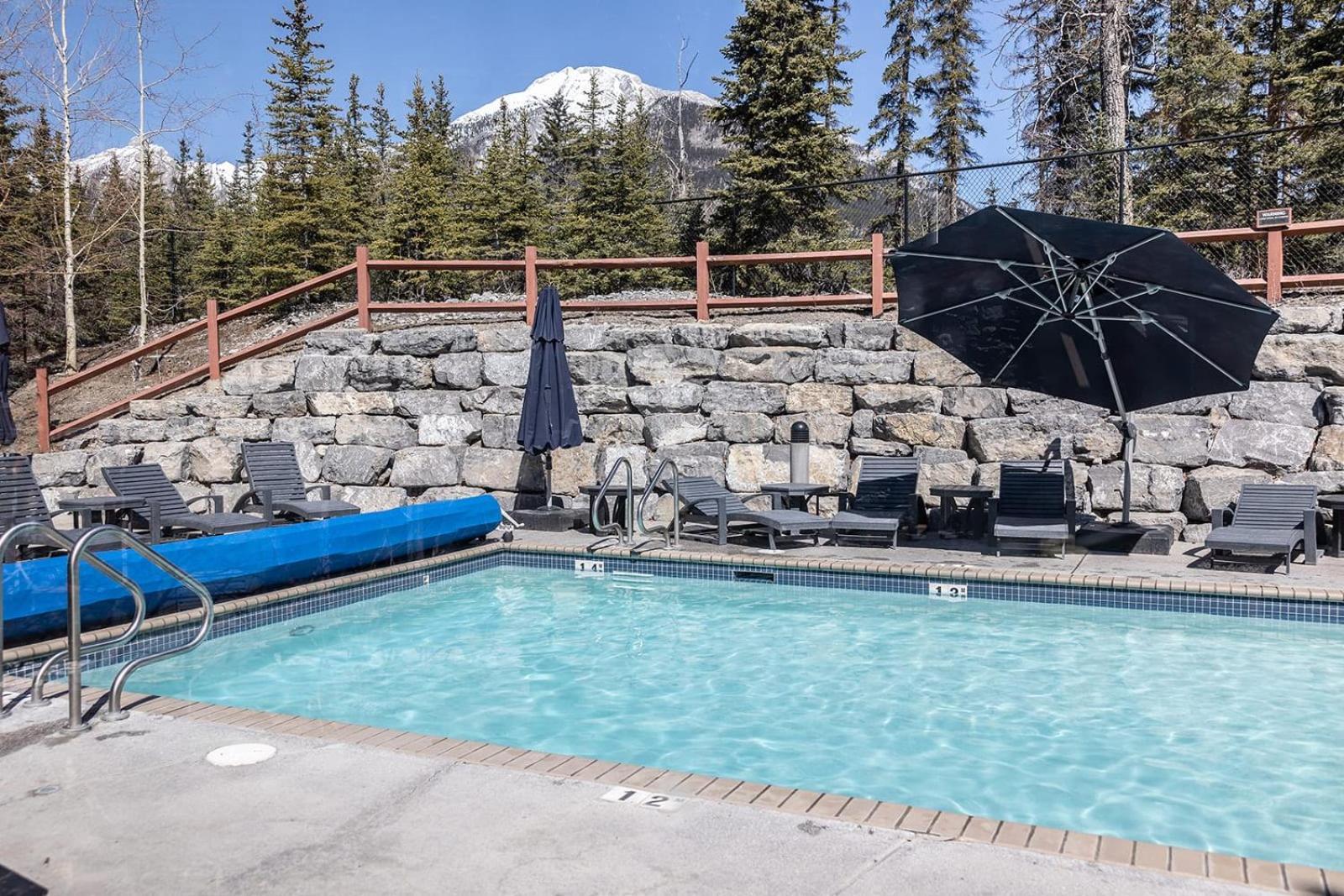 Premium King With Views And Pool